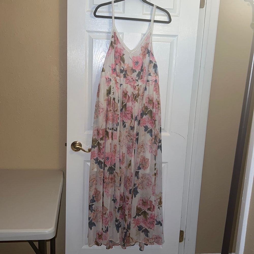 NWOT - RUNWAY COLLECTION - IVORY FLORAL CROCHET MAXI DRESS - Size 1